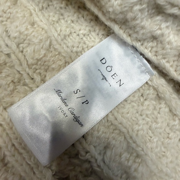 Doen Ivory Cable-Knit Cardigan - Picture 2 of 3